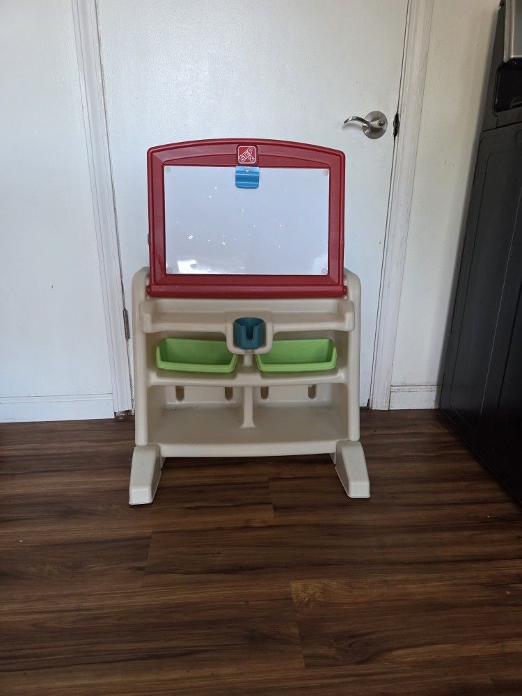 Step 2 Flip & Doodle Toddler Easel