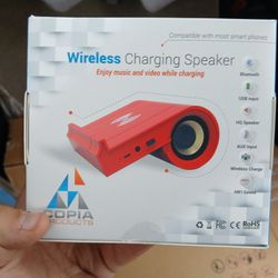 Wireless charging speaker 