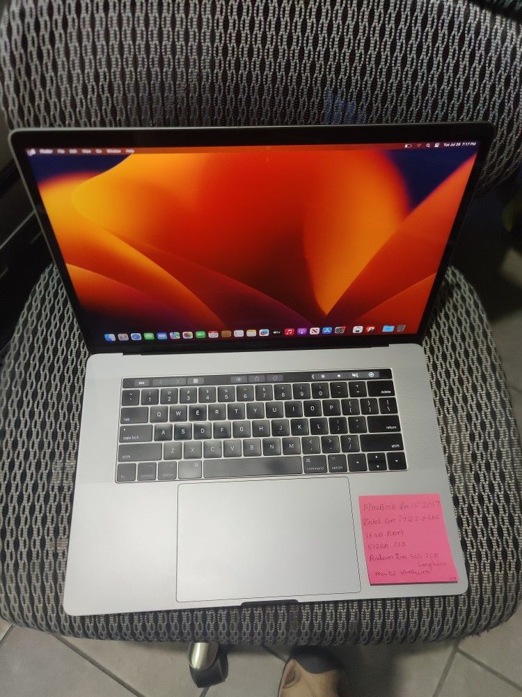 MacBook Pro 15 2017 Retina TouchBar Intel Quad Core 16GB Ram