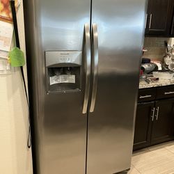 Frigidaire Refrigerator 