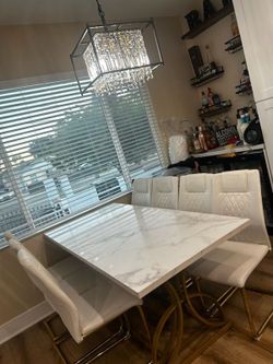 dinning table and 6 chairs