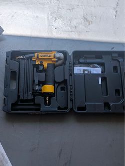 DEWALT 18-Gauge Pneumatic Brad Nailer – New