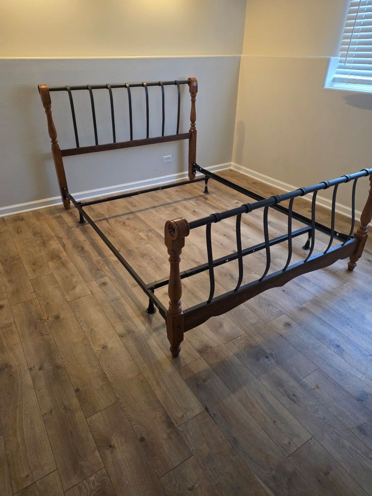 Metal And Wood Queen Sleigh Bed Frame