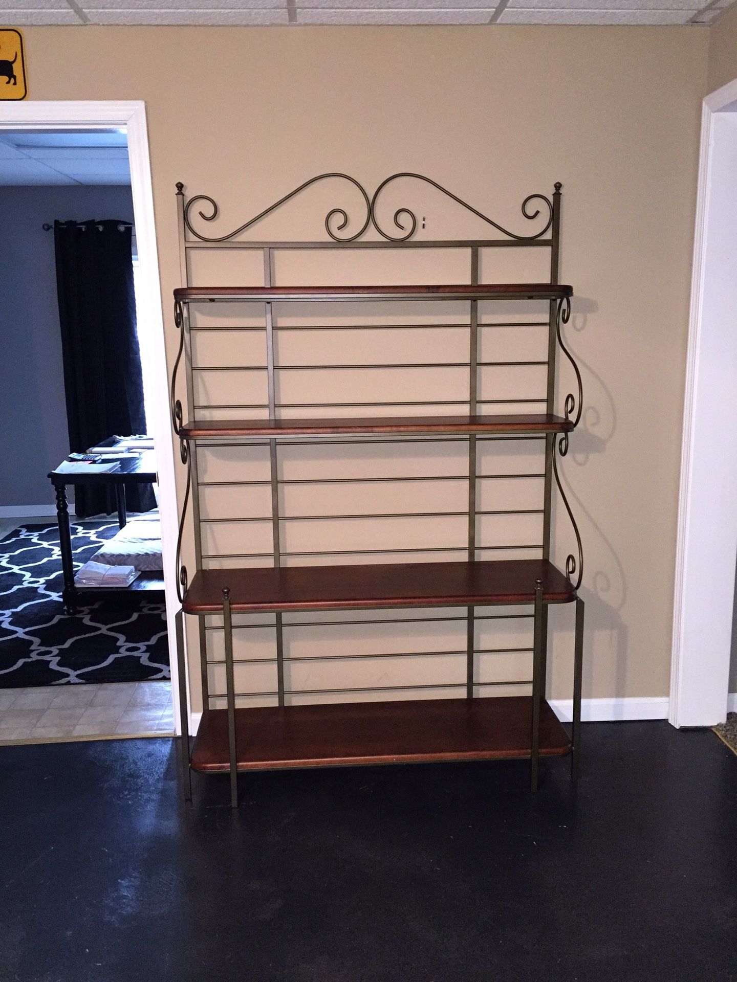 Bakers rack very high quality paid $1200 asking $550