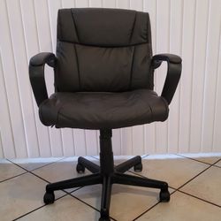 Executive Ergonomic Swivel Black Faux Leather Office Chair (Read the info please)
