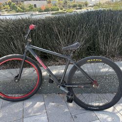 Throne 29 Black rose