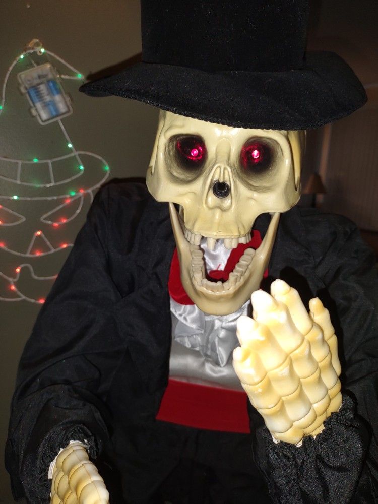 SINGING & TALKING  SKELETON 3  FT. GROOM - ANIMATED