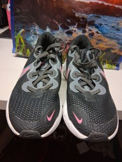 Girls  Nike Renew size  youth 5