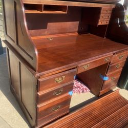 ***FREE*** Desk With Rolltop