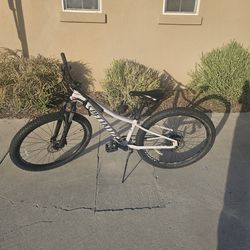 2020 Specialized Rockhopper Comp Size XS Ideal For Riders 4'10 to 5'2