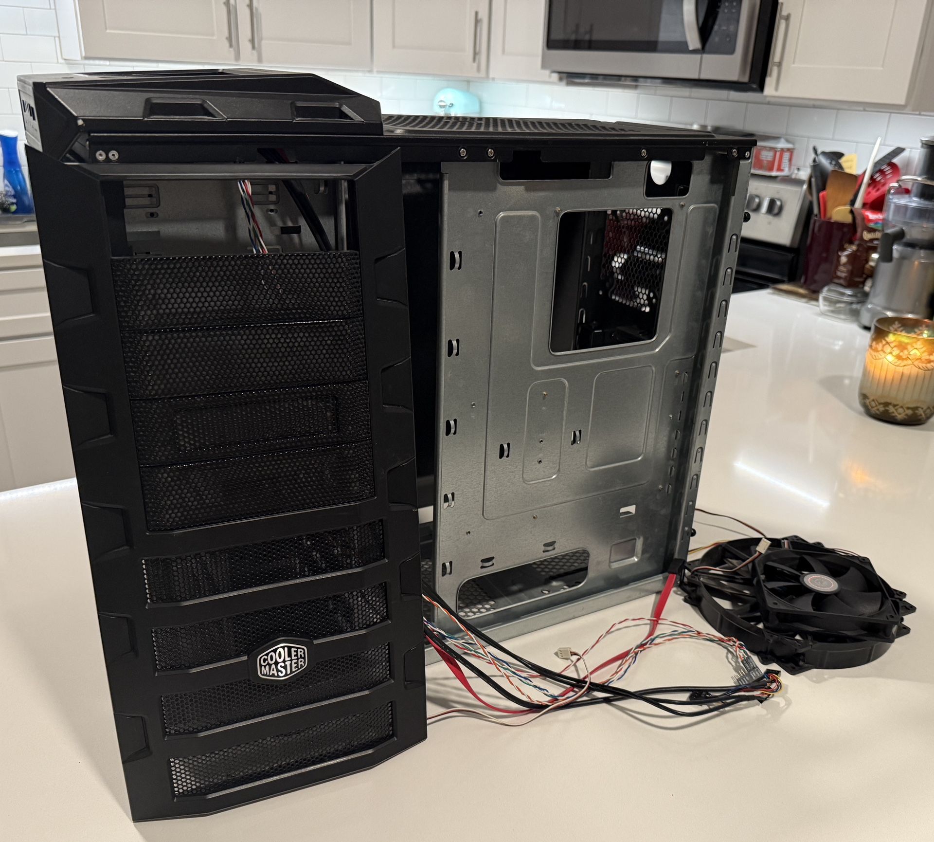 Cooler Master HAF 922 ATX Mid Tower Case (Inc. Fans and Disk Drive)