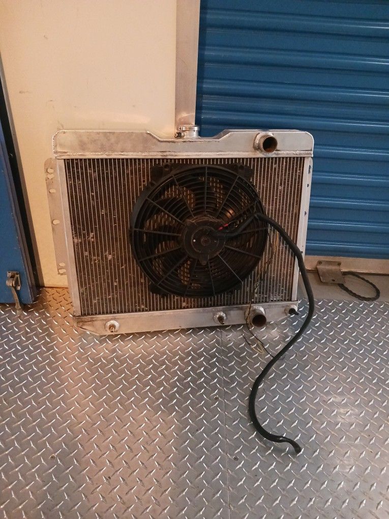 Aluminum Radiator With14-in Puller Fan