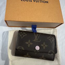 Authentic Louis Vuitton 6 Key Holder Rose Ballerine for Sale in Kent