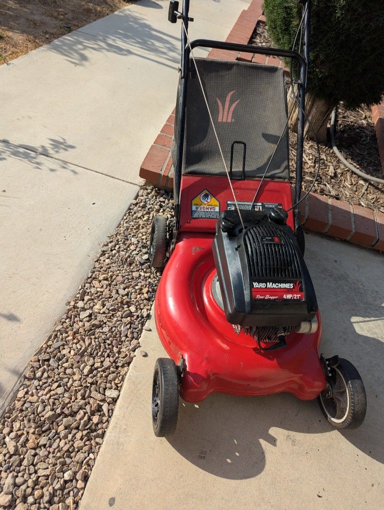 Good running Yard Machines Push Mower /Lawnmower. Ready for the lawn