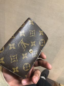 Women's Louis Vuitton wallet for Sale in Chicago, IL - OfferUp