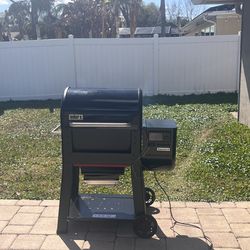 Weber Searwood 600 Pellet Smoker - Used once