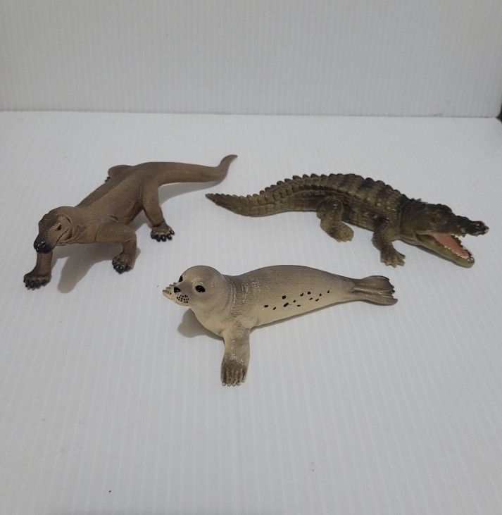 Schleich Figure Seal, Crocodile, Komodo Dragon Animal Wildlife Set of 3.