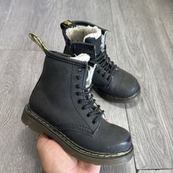 Dr Martins 1460 Serena Mono T Black Leather Fur Lined Combat Boots EU 26 9 Kids