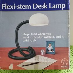 VERSATILE DESK LAMP 