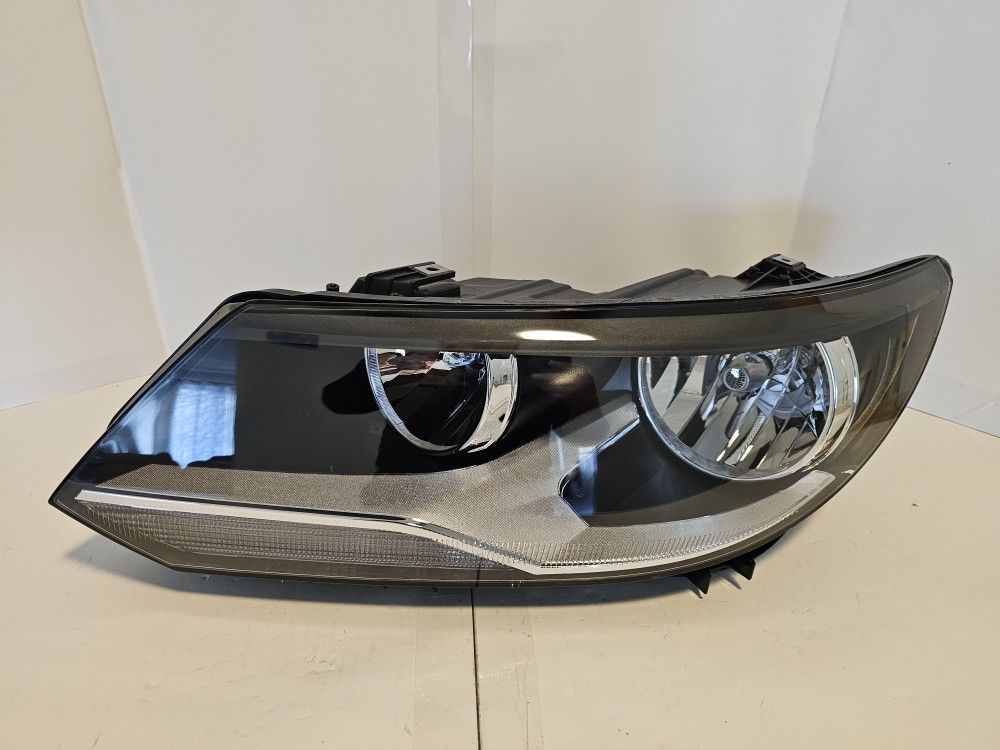 2012-2017 Volkswagen Tiguan Halogen Headlight Left Driver Side