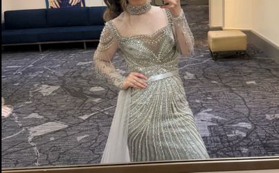 Evening gown / prom / dress