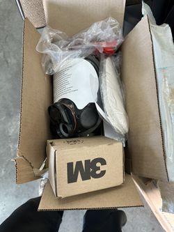 BRAND NEW 3M FACE MASK WITH RESPIRATOR