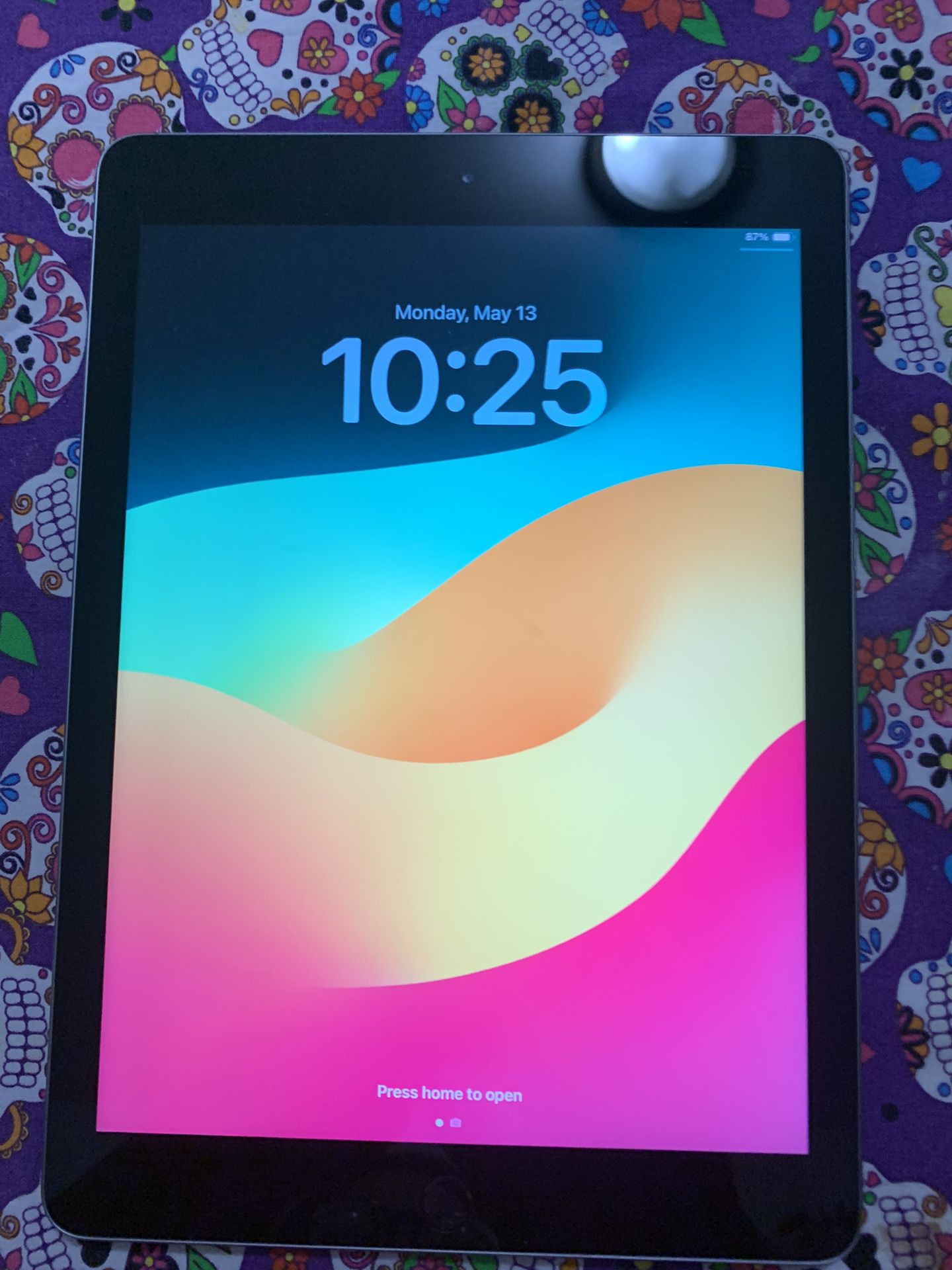 Apple iPad 6th Generation 128GB Unlocked Like New!