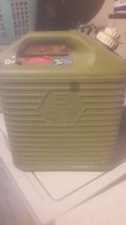 5 gallon water jug with pull out spout.