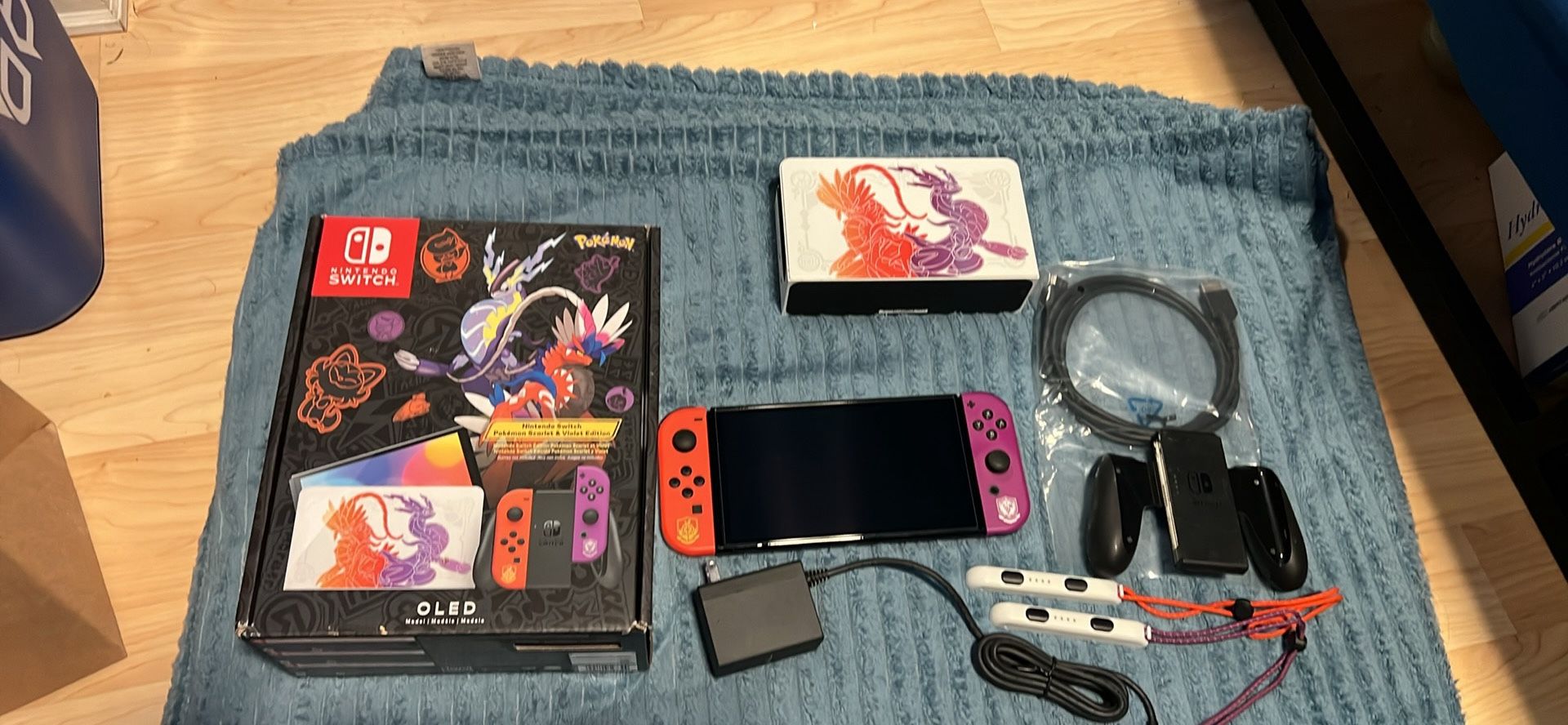 Nintendo switch oled Pokémon scarlet & violet edition with box   Cash only no trades 