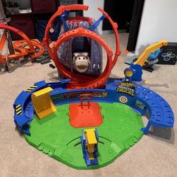 Hot Wheels Monster Trucks T-Rex Volcano Arena