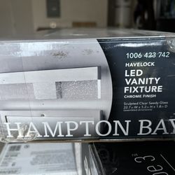 HAVELOCK LED VANITY FIXTURE CHROME FINISH Sculpted Clear Seedy Glass