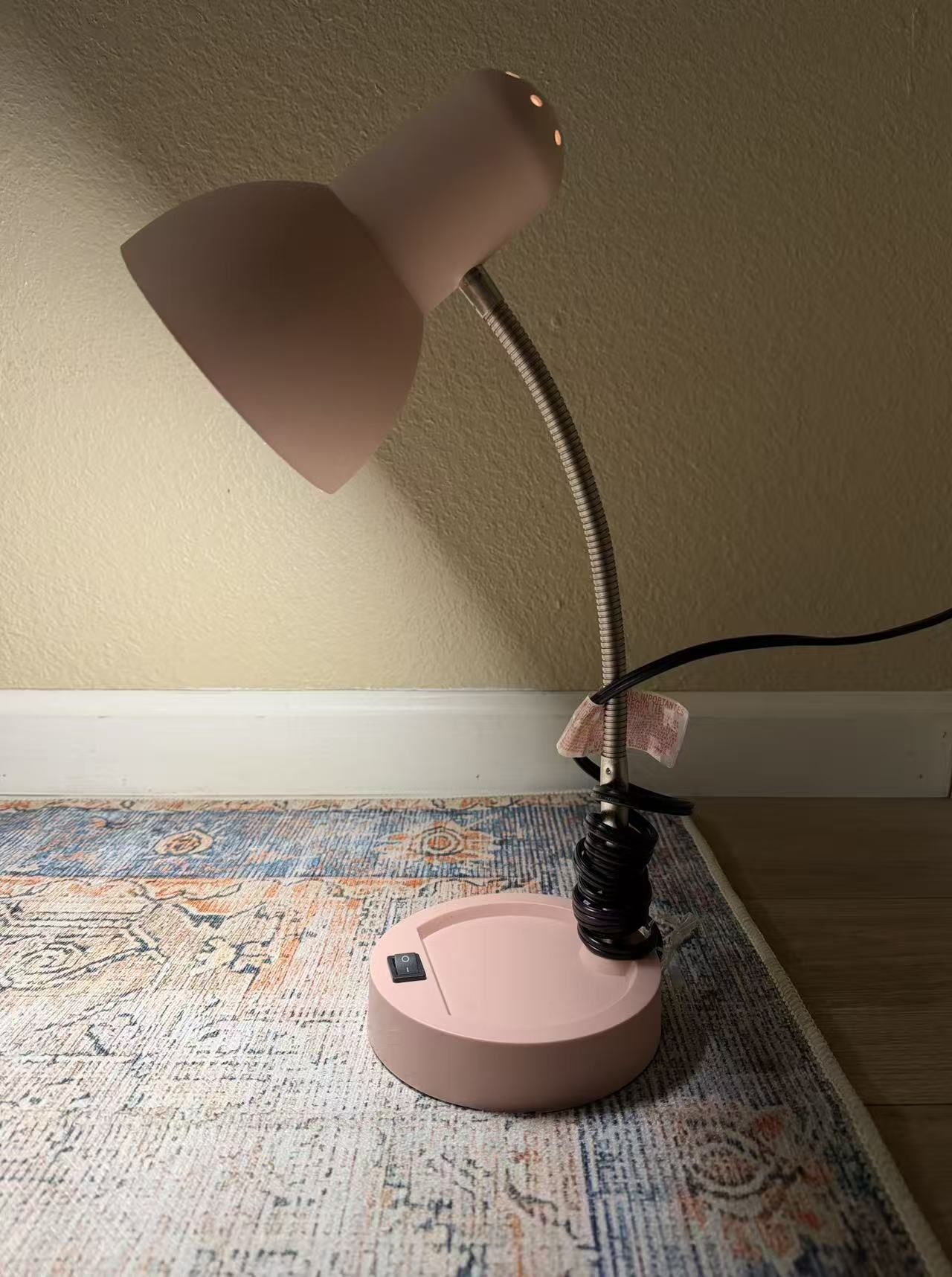 desk/table lamp with socket