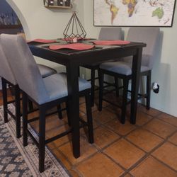 Table And Chairs 