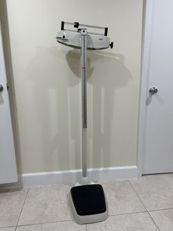 Scale with 400lb Capacity & Height Measurement 