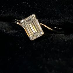 Vs1 E Emerald Cut .95 Natural Diamond Set In A Elegant 14k Gold Twisted Ring