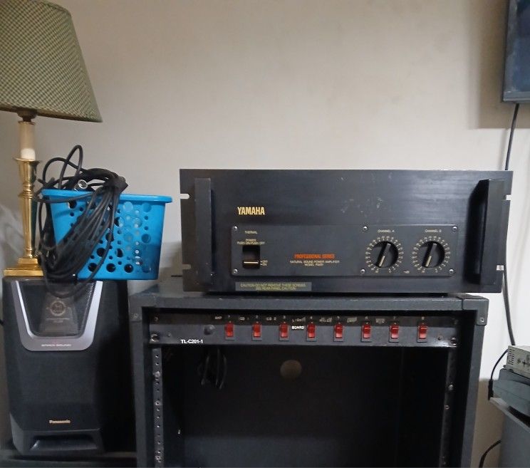 1977 Yamaha P2201 Professional Series Natural Sound Working 2ch Amplifier. Bridgeable w/ Cables