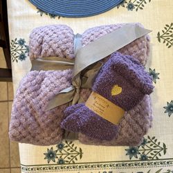Fluffy throw blanket and socks