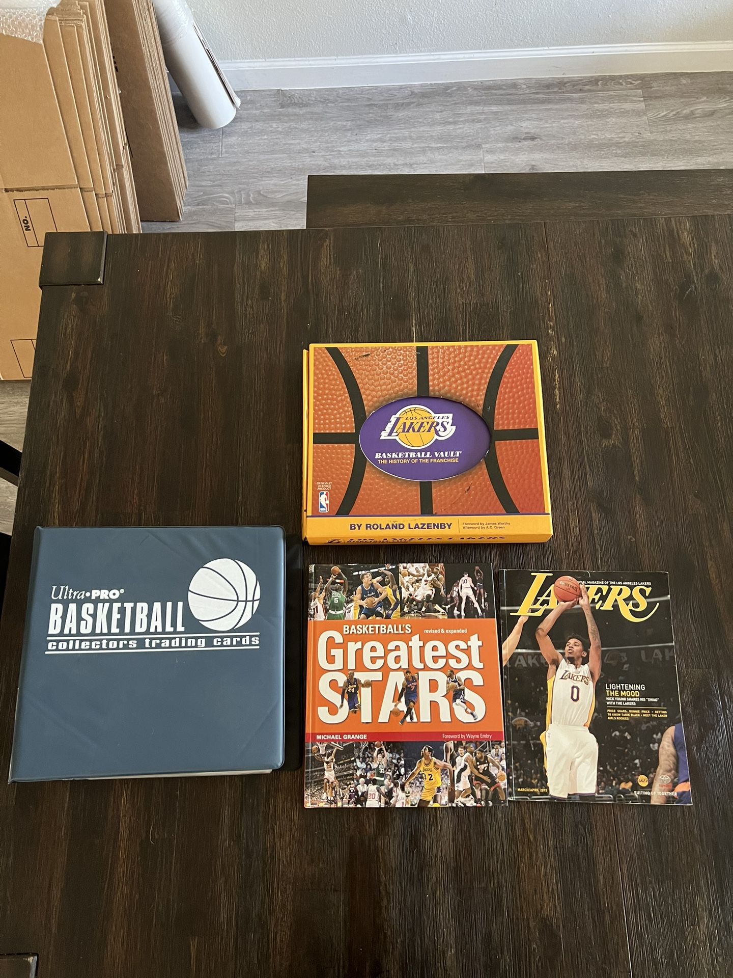 Lakers Basketball Vault, +100 Trading Cards, Greatest stars Book