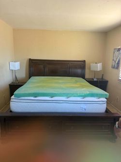 Cali King w/ Dresser and Nightstands