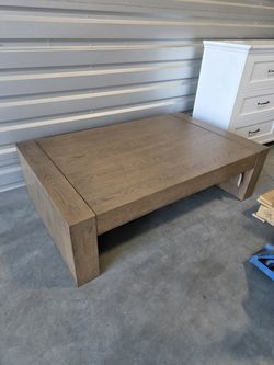 Jaxon 55" Coffee Table
Costco coffee table display item
Like new condition some minor scratches due to shipping otherwise a
Everything  good, beautifu