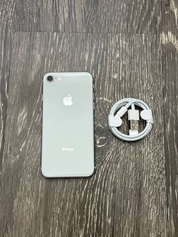 iPhone 8 Silver UNLOCKED FOR ANY CARRIER!