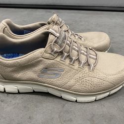 Sketchers Women’s Shoes Size 9 Relaxed Fit