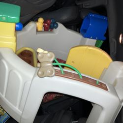 Little tykes plastic Activity Center Toy crawl and play set for baby. Circular little activity playset toy. Pick up in Orange just off Chapman and 55