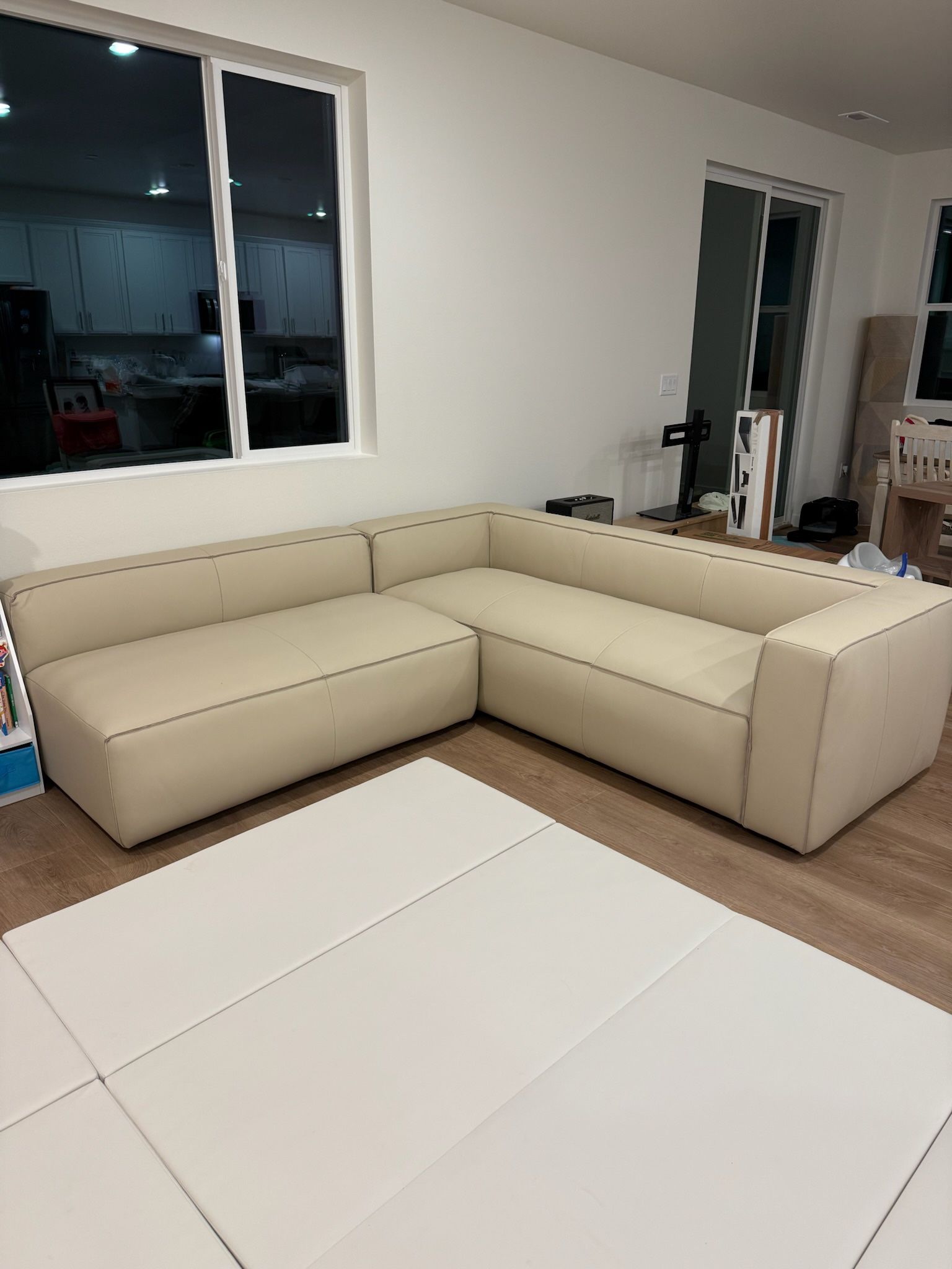 NEW Leather Sectional Couch - DELIVERY AVAILABLE 🚚