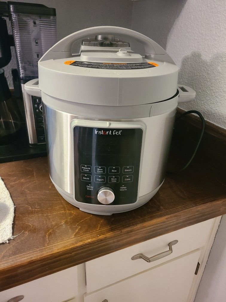 6 Qt Instapot, Lightly Used