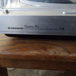 Pioneer PL-610 Turntable.. Call 