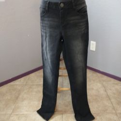 No boundaries size 13 black distressed jeans 
