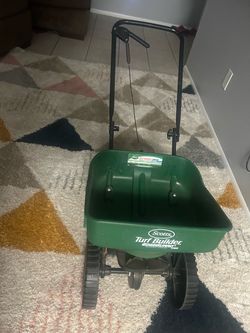 Scotts Turf Builder EdgeGuard Mini Broadcast Spreader