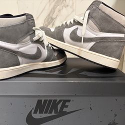 Air Jordan 1 Retro High OG size 9