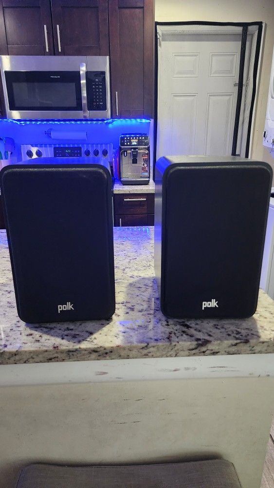 Pair of Polk S15 Signature Speakers